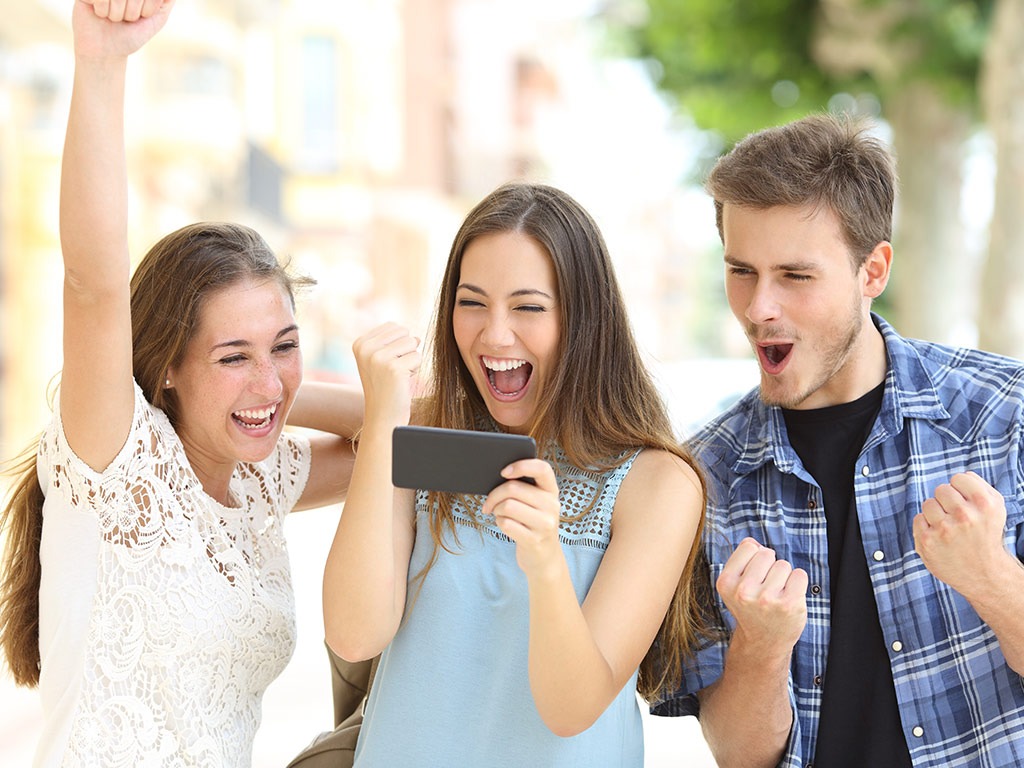 happy-people-winning-contest